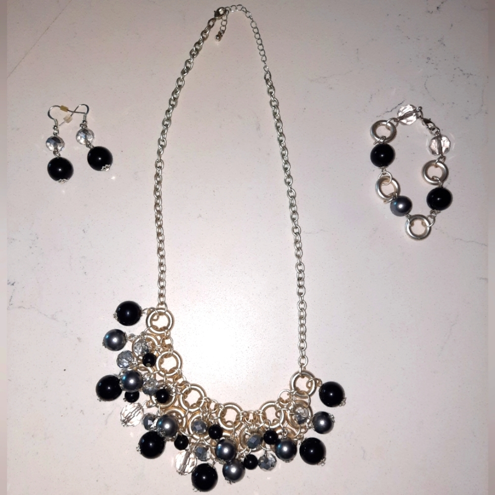 Silver tone,black,gray necklace, bracelet, earrings set excellent used condition